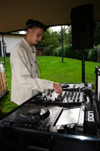DJ Raw-E tuinfeest draaien