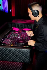 DJ Raw-E in van der Valk