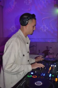 Raw-E vanaf de zijkant in Supperclub